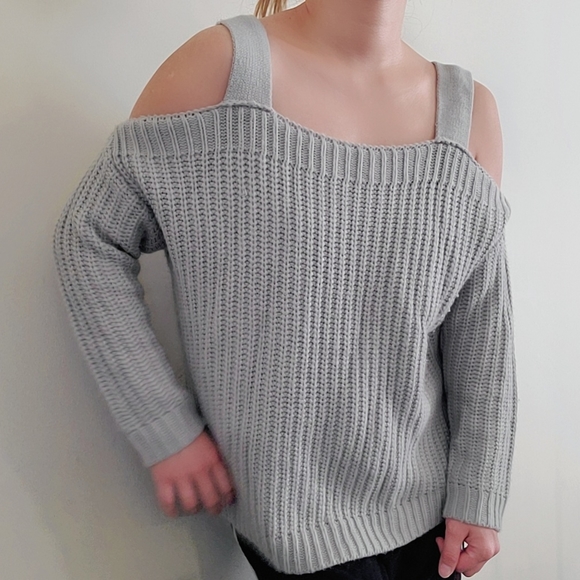 Design Lab Lord & Taylor Off the shoulder chunky knit sweater size: Small. - Picture 2 of 6